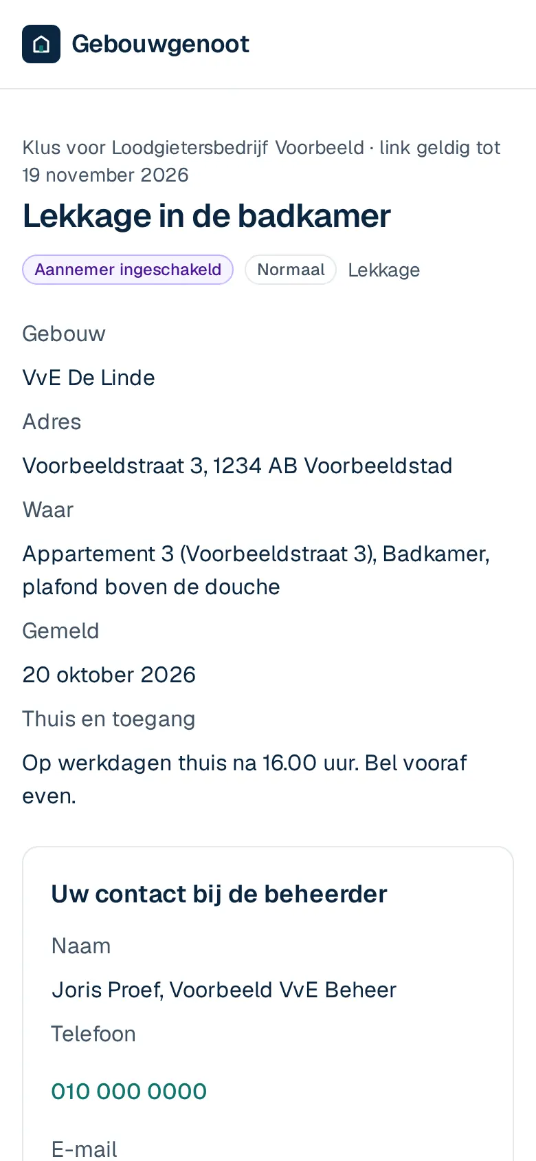 De klus zoals de aannemer hem op zijn telefoon ziet: adres, omschrijving en contact bij de beheerder. Op een telefoon.